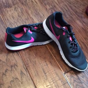 Brand new nike sneakers